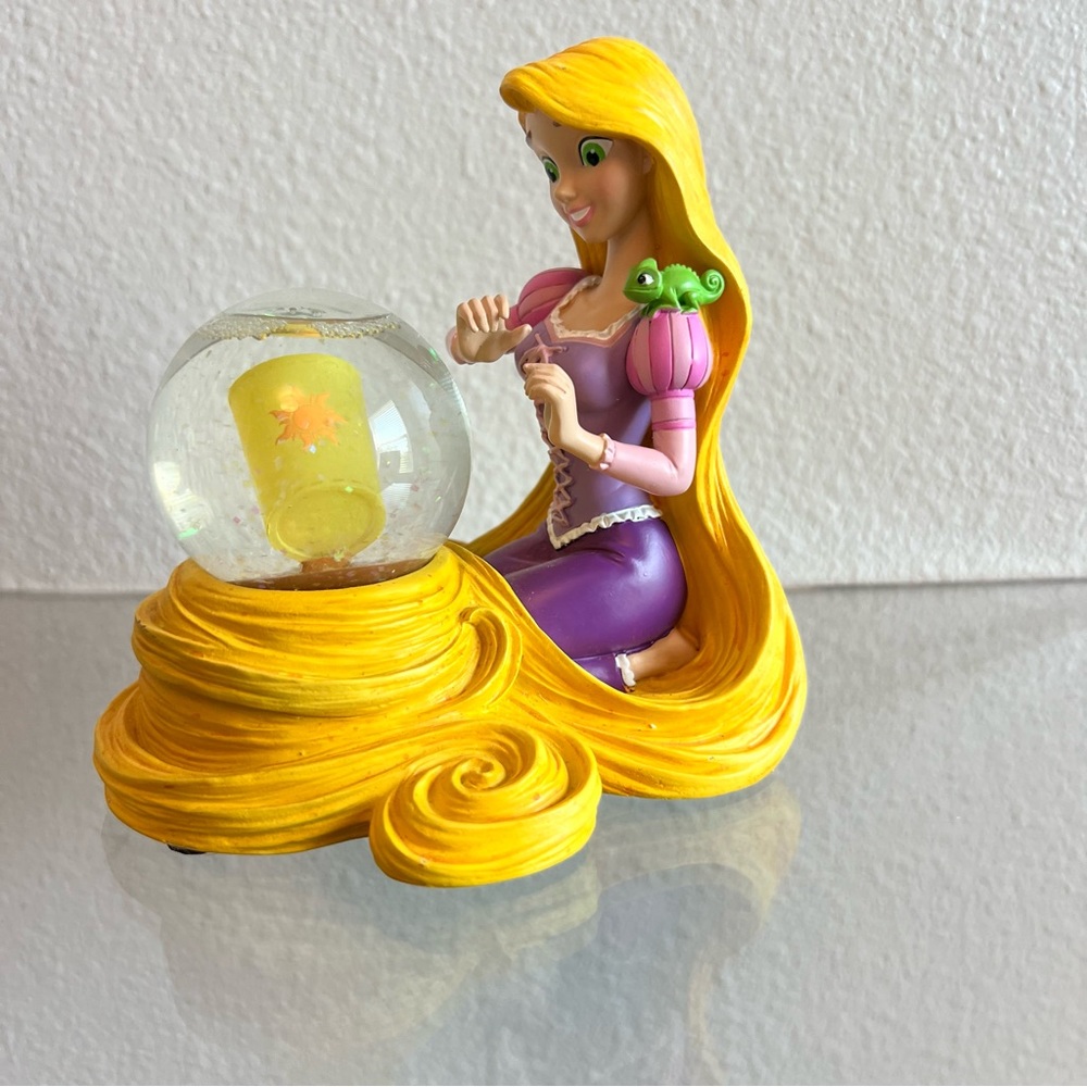 Disney Rapunzel Tangled Snow Globe Light-Up Figure Princesscore whimsical